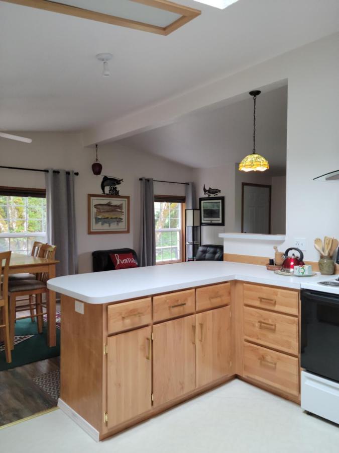 A Relaxing Getaway-a Backwoods Solduc River Holiday home Beaver